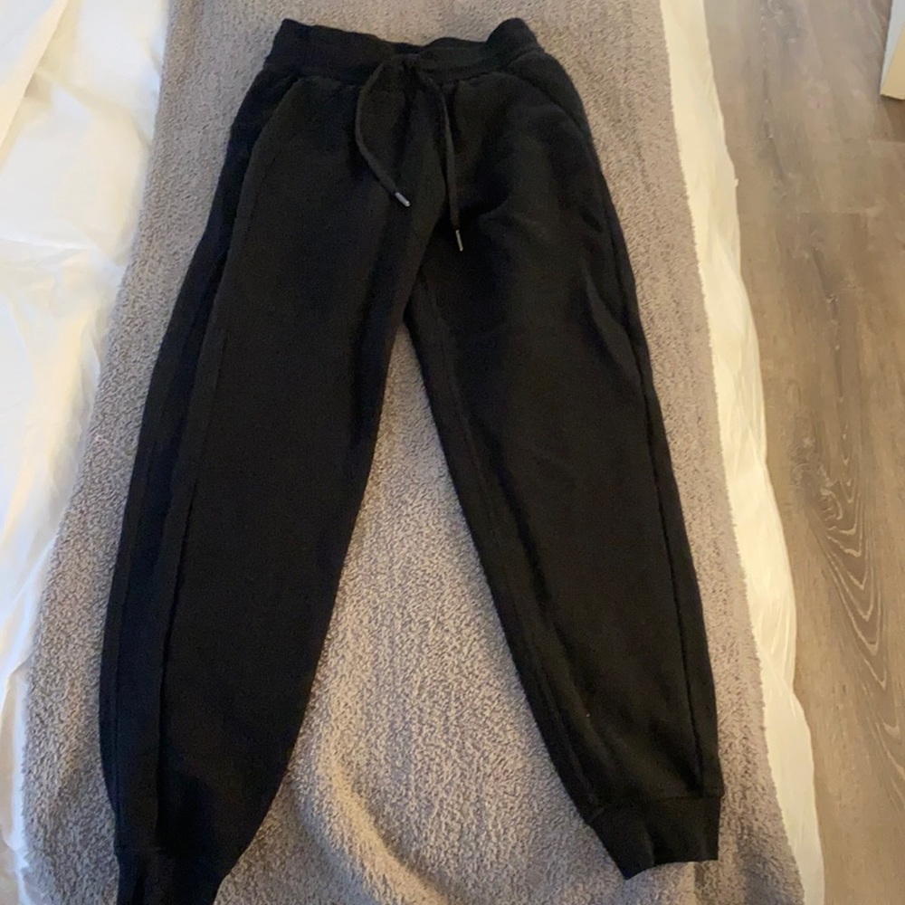 NWOT Lululemon Black Size 4 Joggers never worn!